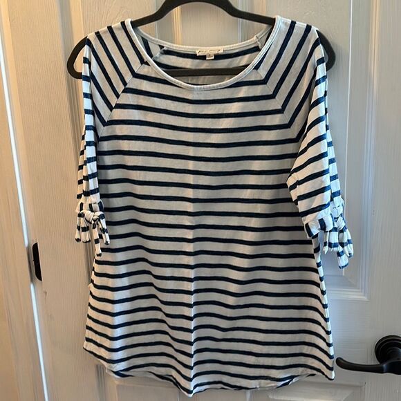 Jane and Delancey Cold Shoulder Top - Picture 1 of 5